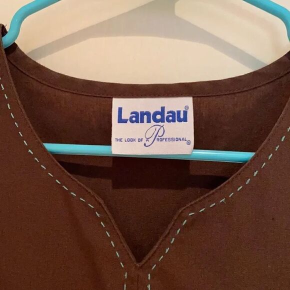 Not sure if this is a small or medium. Landau - Picture 2 of 2